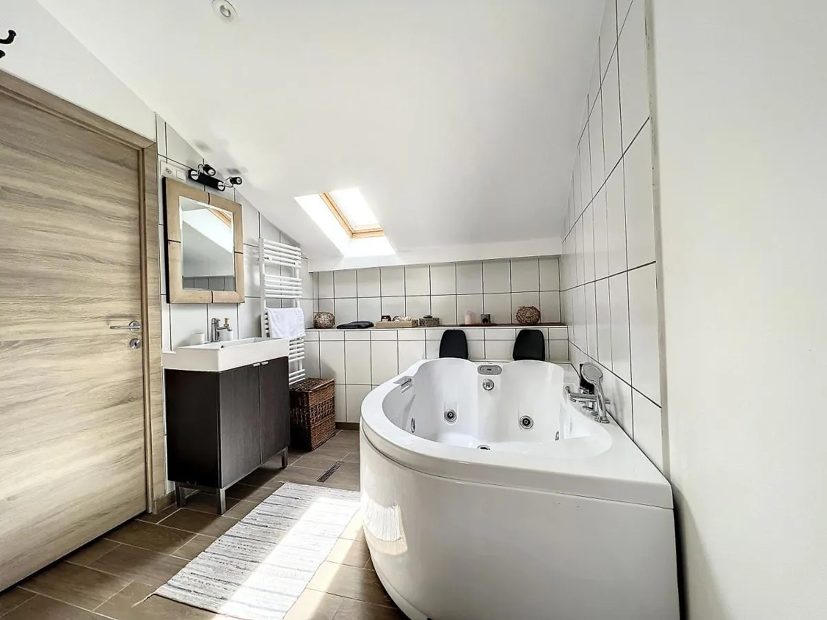 Maison De Ville Jacuzzi Wiffi A 4Km Aeroport Charleroi Apartment
